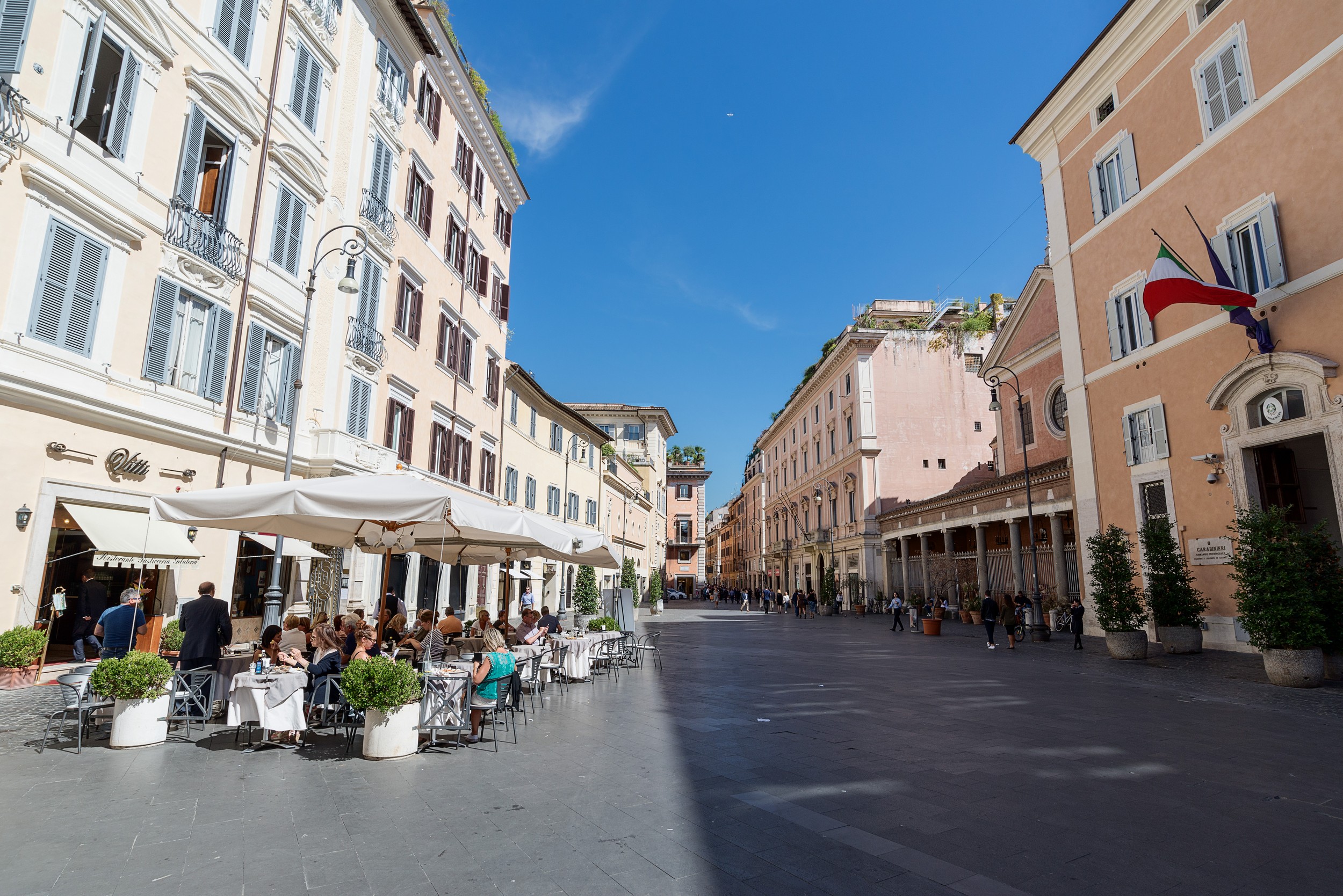 Piazza San Lorenzo in Lucina