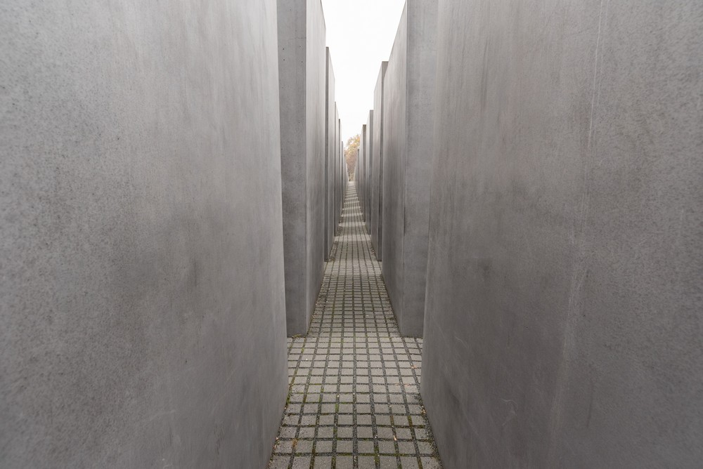 Berlin Memorial to the Murdered Jews of Europe D03_9810_tn.jpg