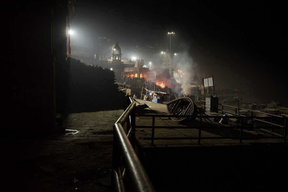 04 Manikarnika Ghat by night, Varanasi_DSC0561_f_tn.jpg