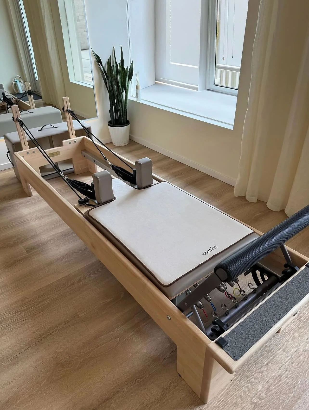 Pilates girls&hellip;this one&rsquo;s for you👏🏻👏🏻
Bringing alllllll the vibes with SUPERVIBES. 

Your MUCH needed, new to the market Pilates Reformer grip towel!

Here&rsquo;s exactly why you NEED these towels in your studio:

-Made with their pr