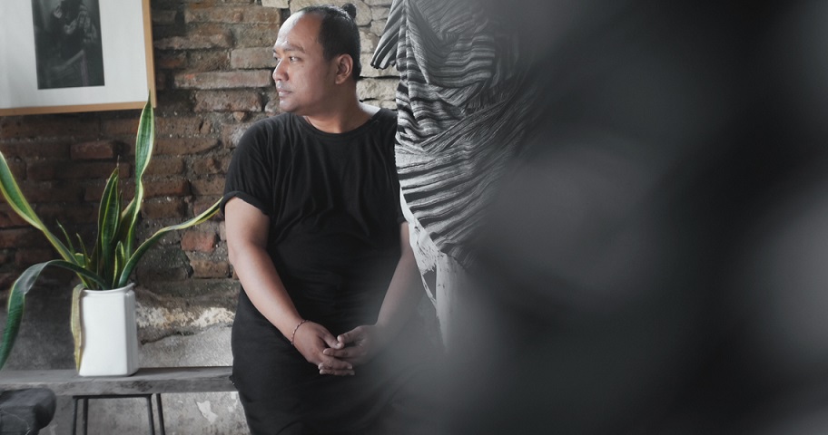 designer lulu lutfi labibi interprets imperfection in java indonesia traditional fabric of lurik or stripes .jpg