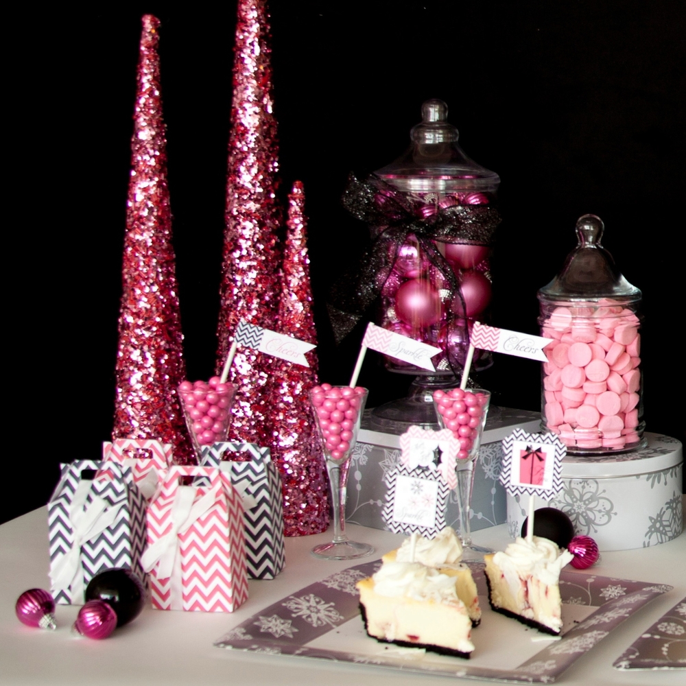 HOLIDAY SPARKLE & CHEER DESSERT TABLE