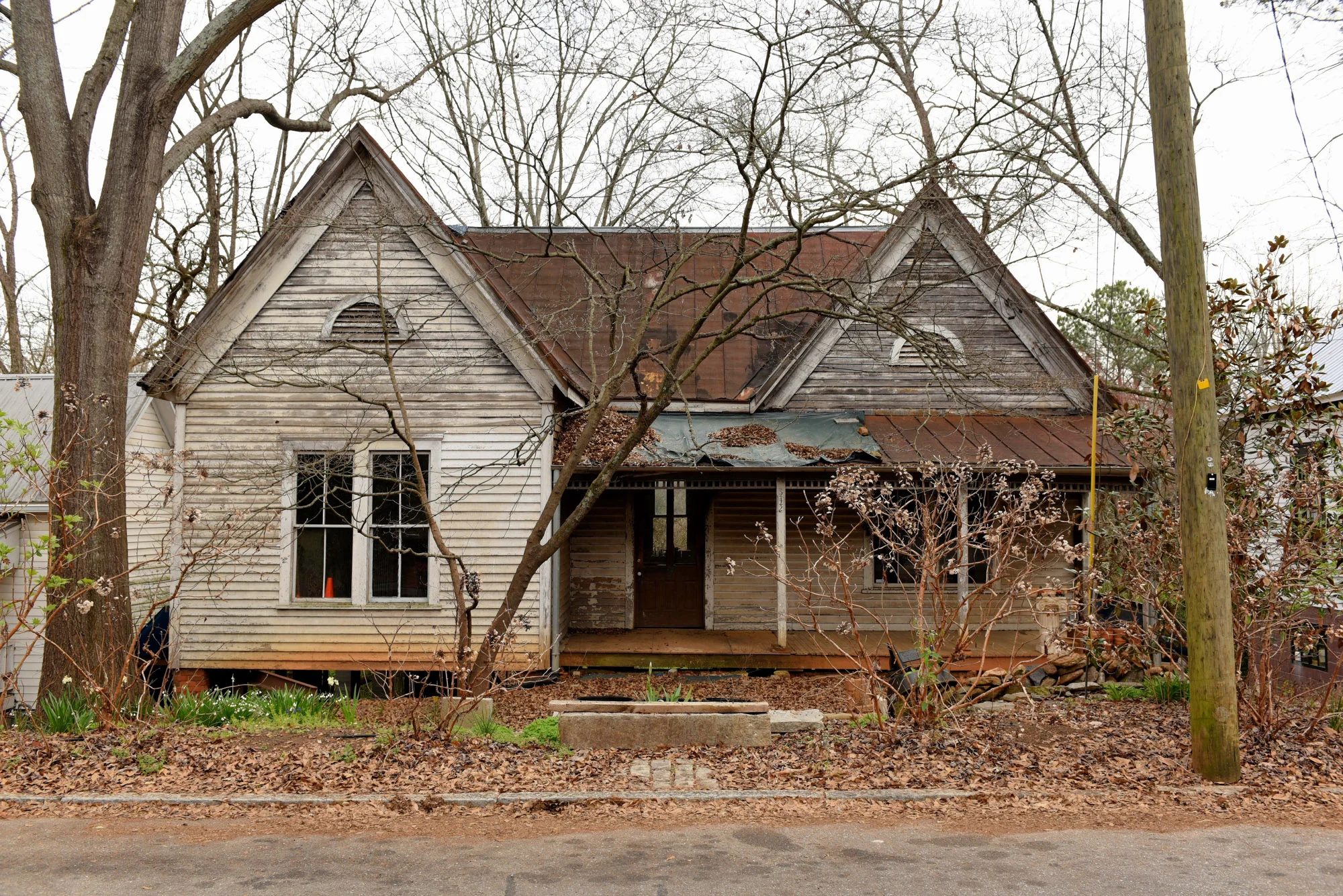 This house has been moved into position and is in the early (duh) stages of renovation. You can't tell from the image, but the rear of the house is about 20 feet off the ground, supported by sturdy masonry columns. 