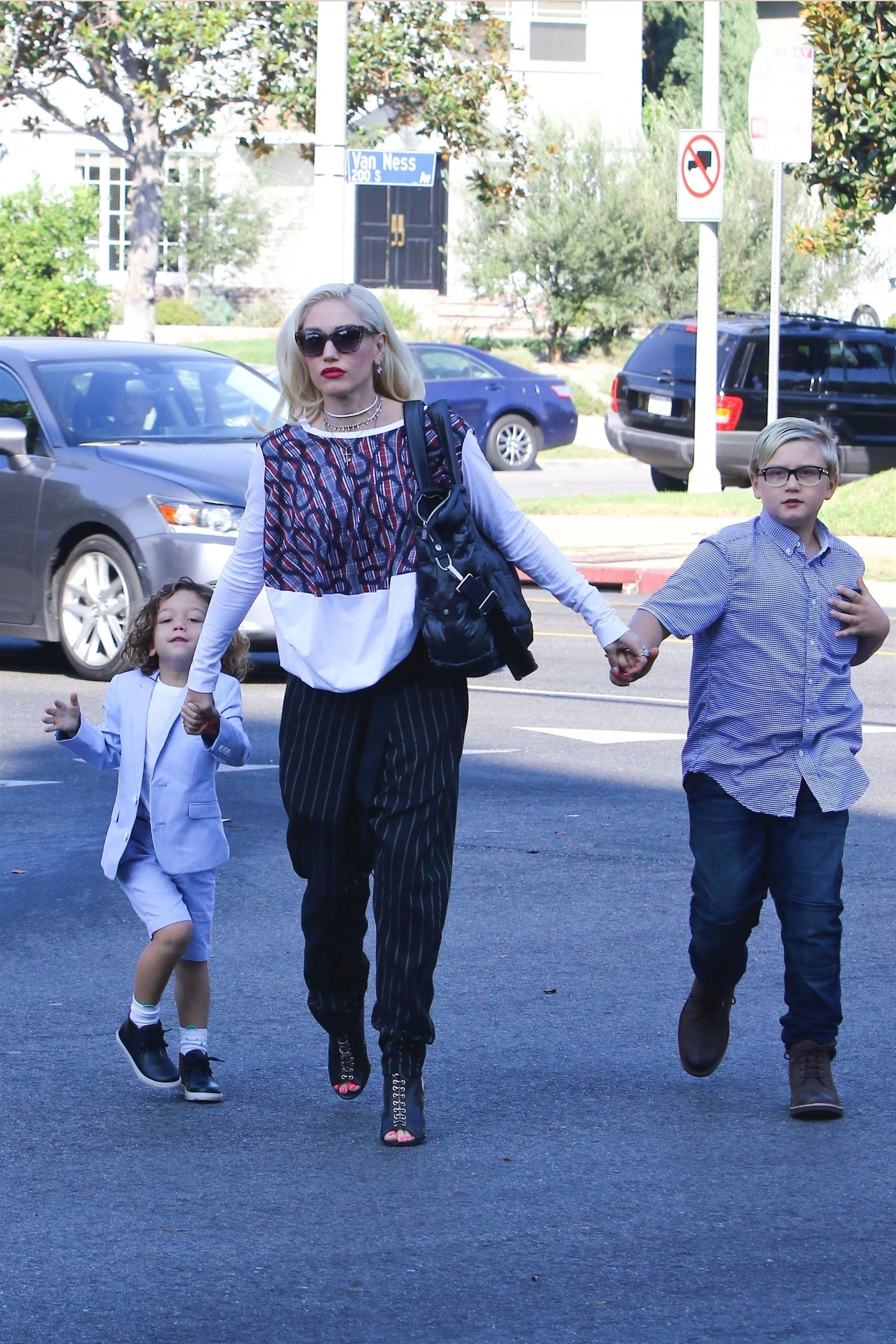 53643684_gwen_stefani_08102017_02.jpg