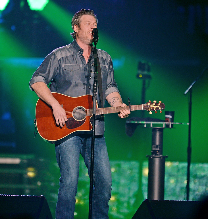 blake_shelton_gwinn_847399-M.jpg