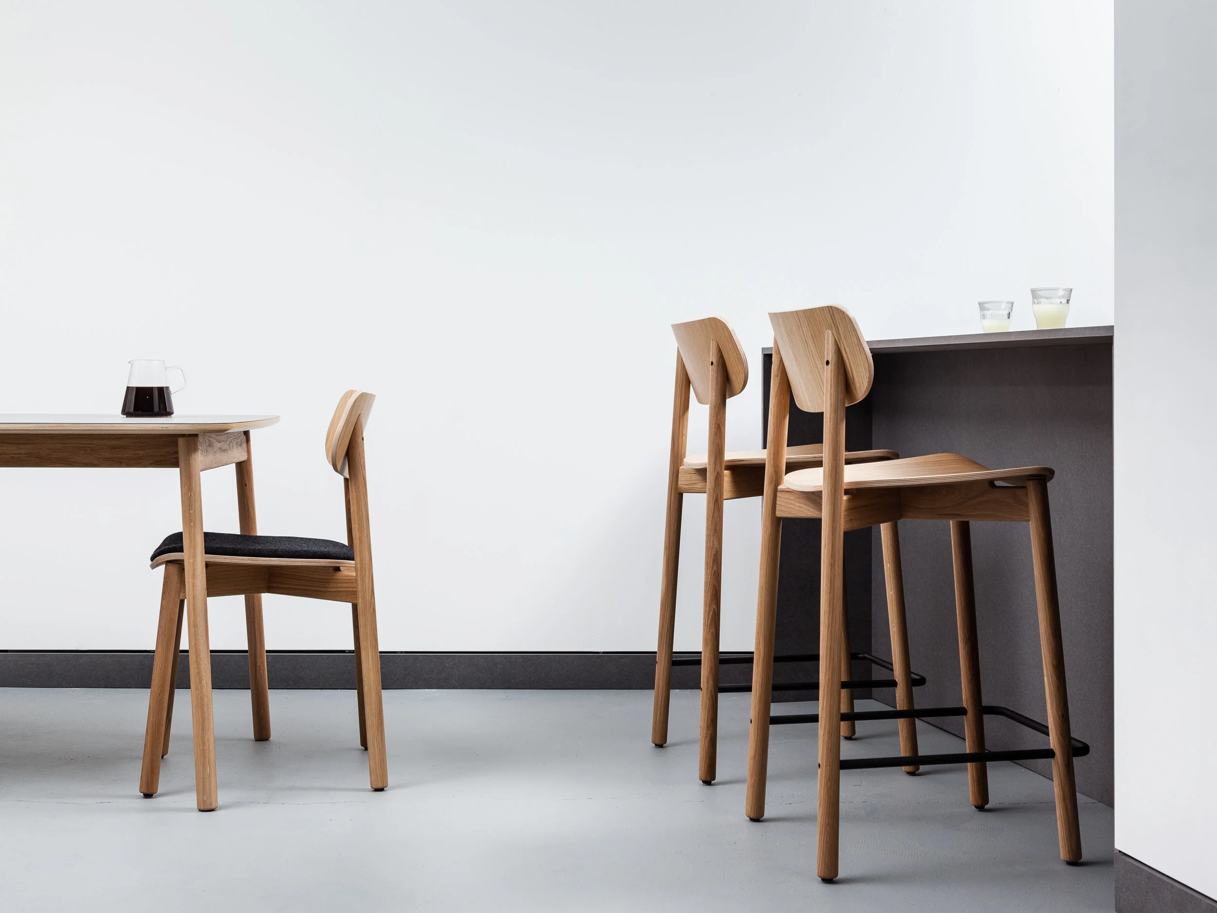 OTIS STOOL - LIFESTYLE - JOHNGREEN (5).jpg