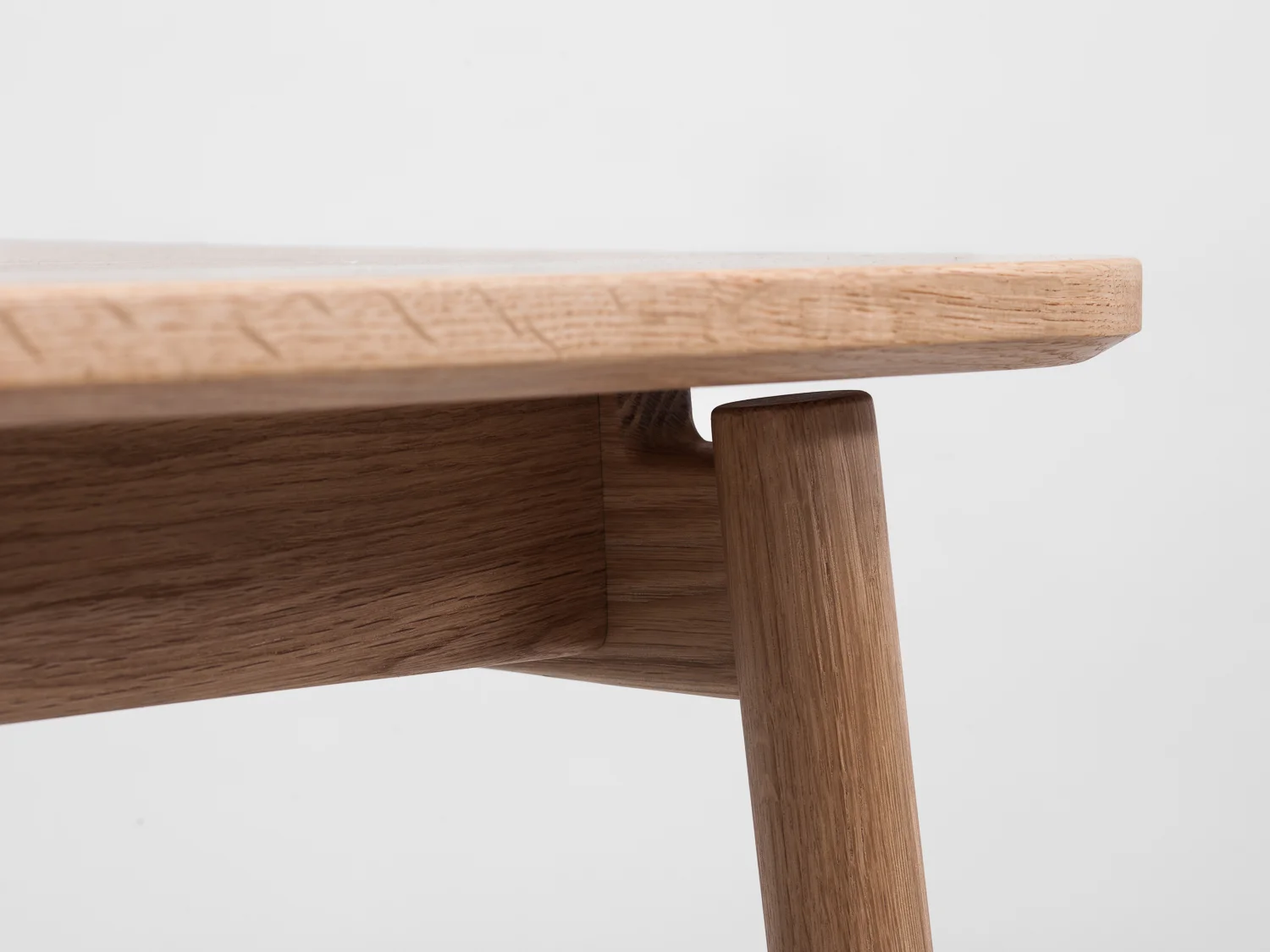 Otis Table - Oak - 1400 (2).jpg