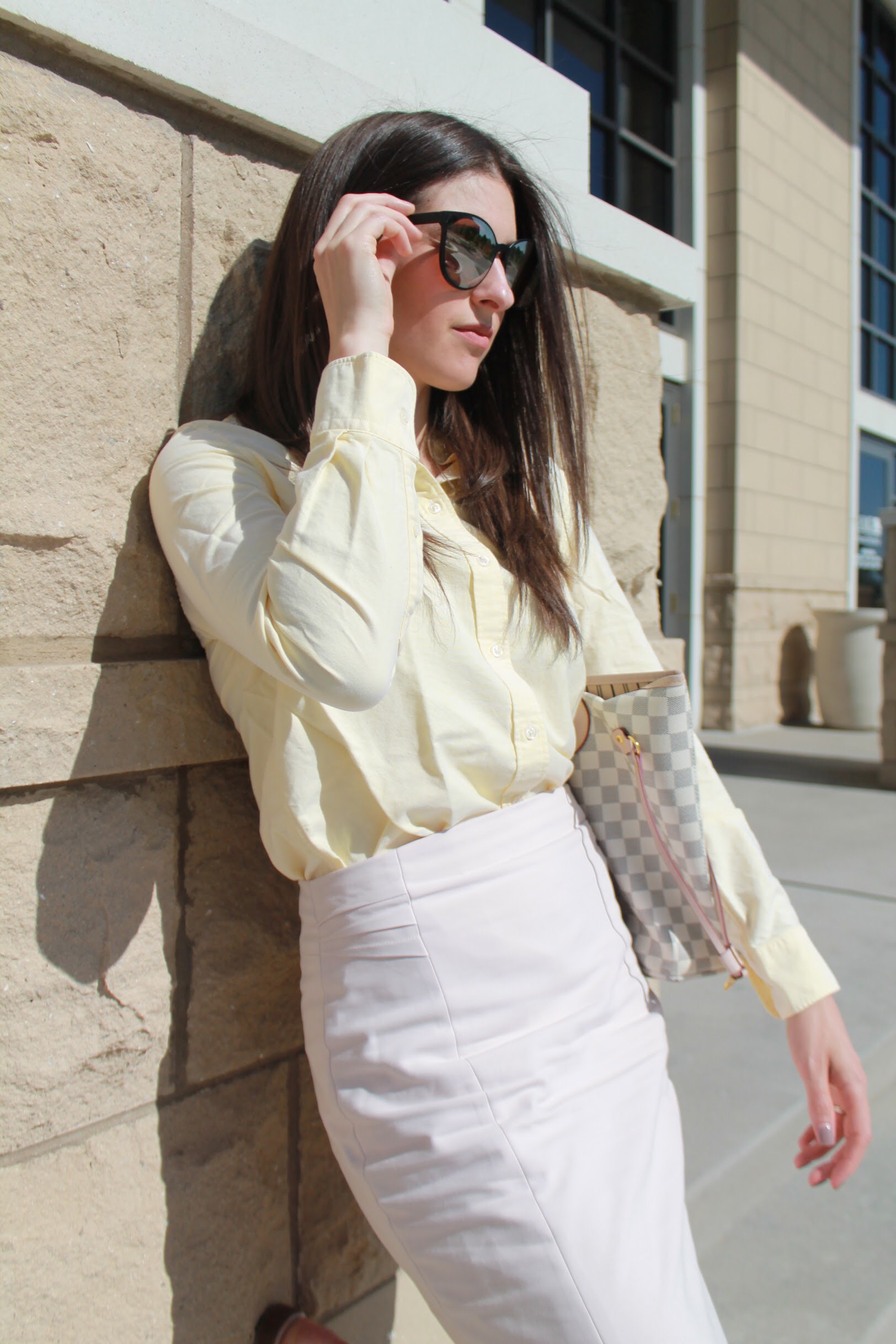 Louis Vuitton Neverfull MM Outfit Idea for Spring  Neverfull mm outfit,  Outfits, Pencil skirt white