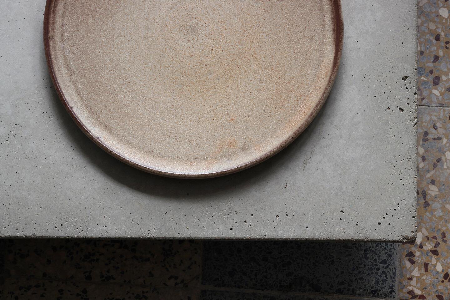 Flat plate, 26cm.