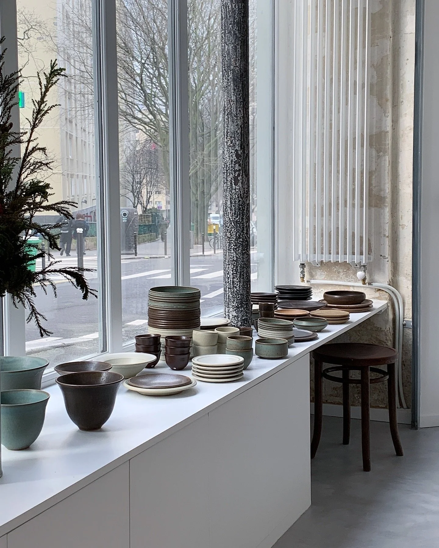 A new year around the table. 

The month of January is flying by but there is still time to send you all my best wishes, may 2025 bring all of us a little bit of serenity and lightness, joy and light. 

A year of transition for malo, the move of my w