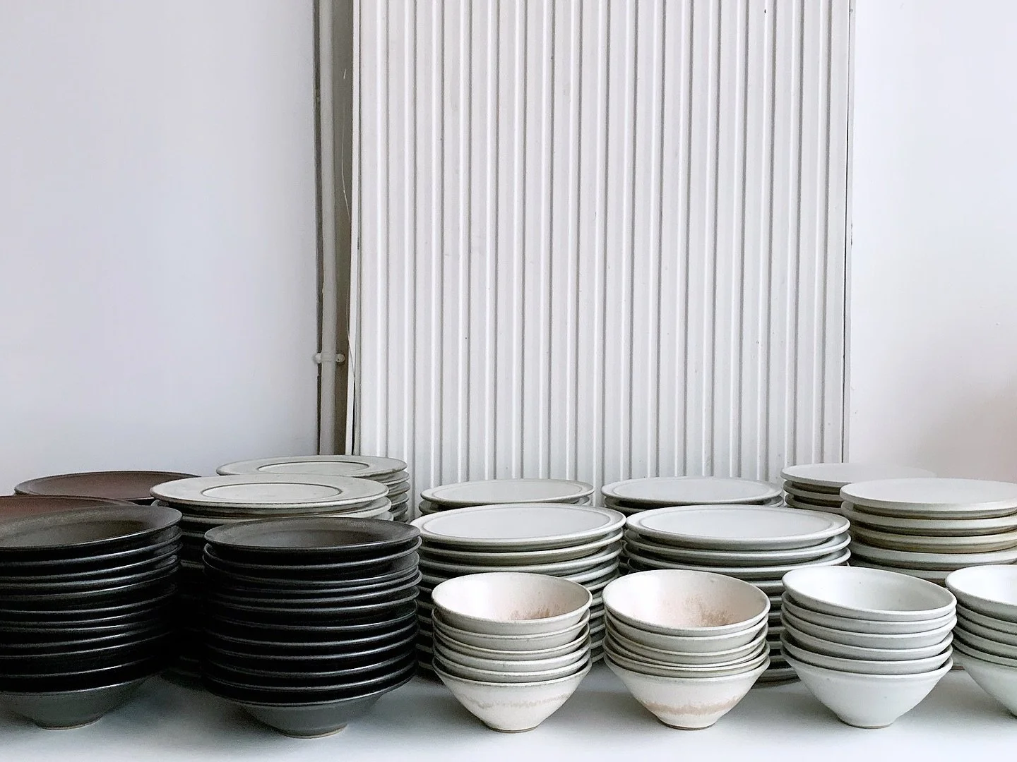 Plates and bowls for Amalia, a restaurant opening soon in Stockholm.

Thank you Martina and all the team @amaliasthlm ✨