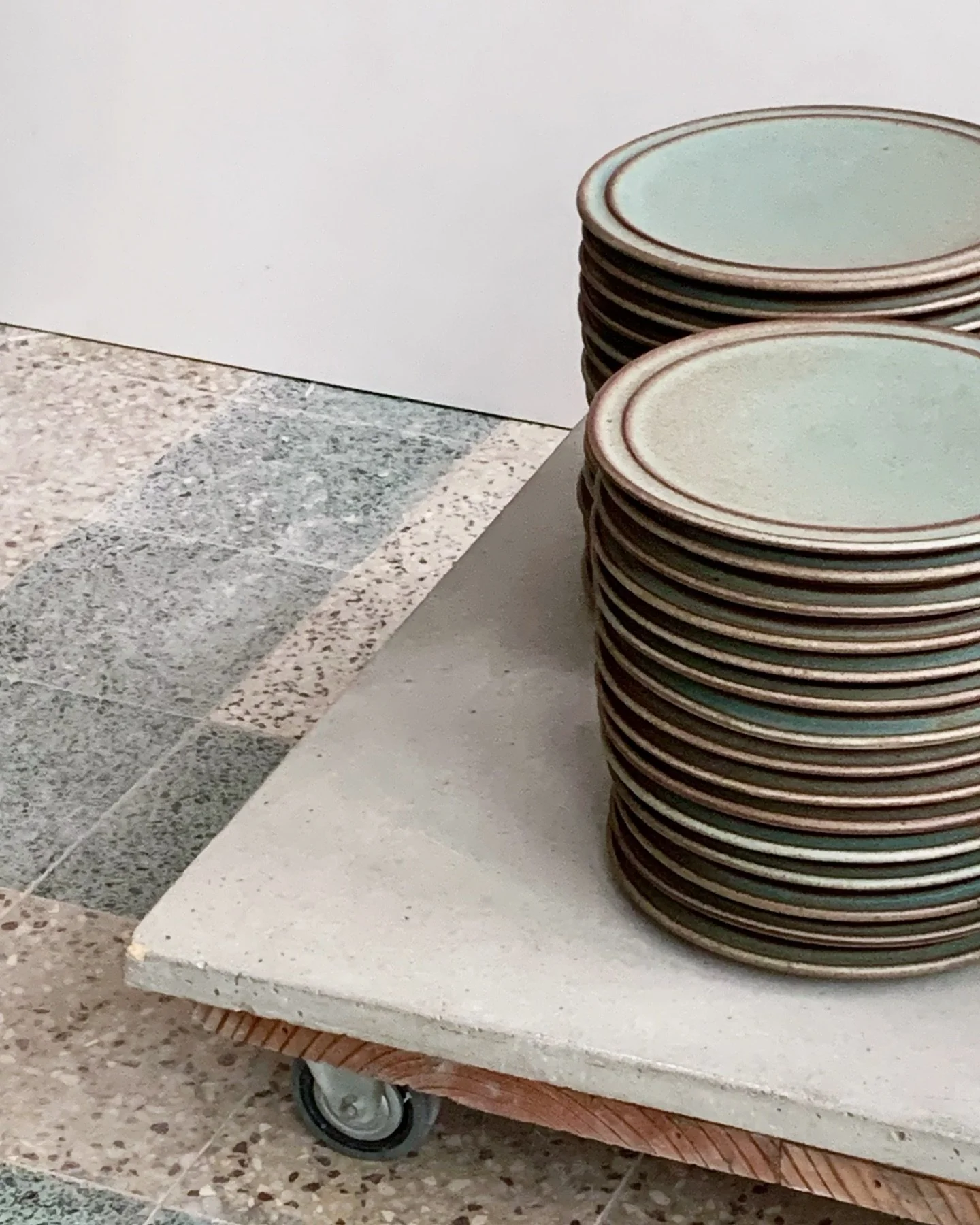 Rimmed plates, 24cm. 
@jomo_restaurant in Berlin