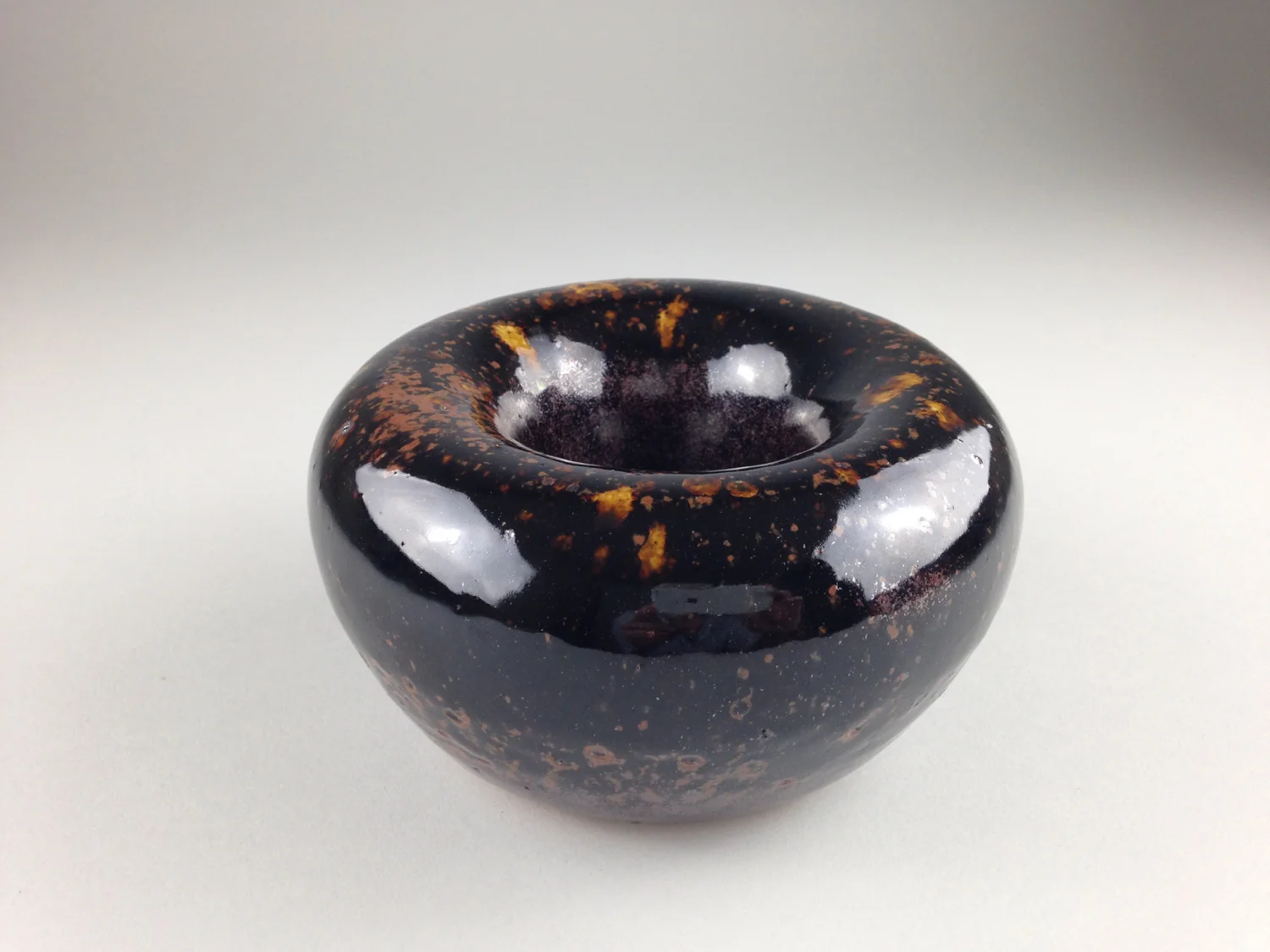 Double-walled stoneware vessel