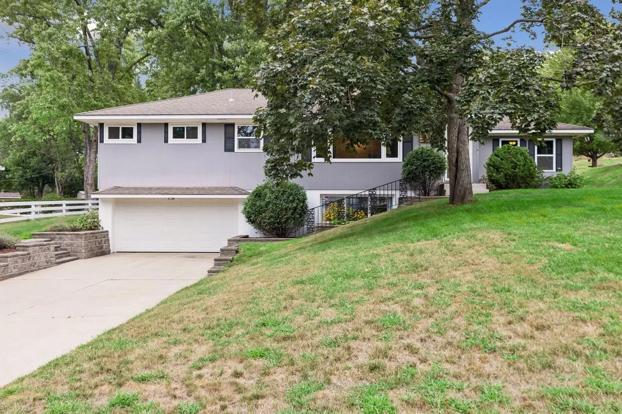 2820 W 91st St, Bloomington