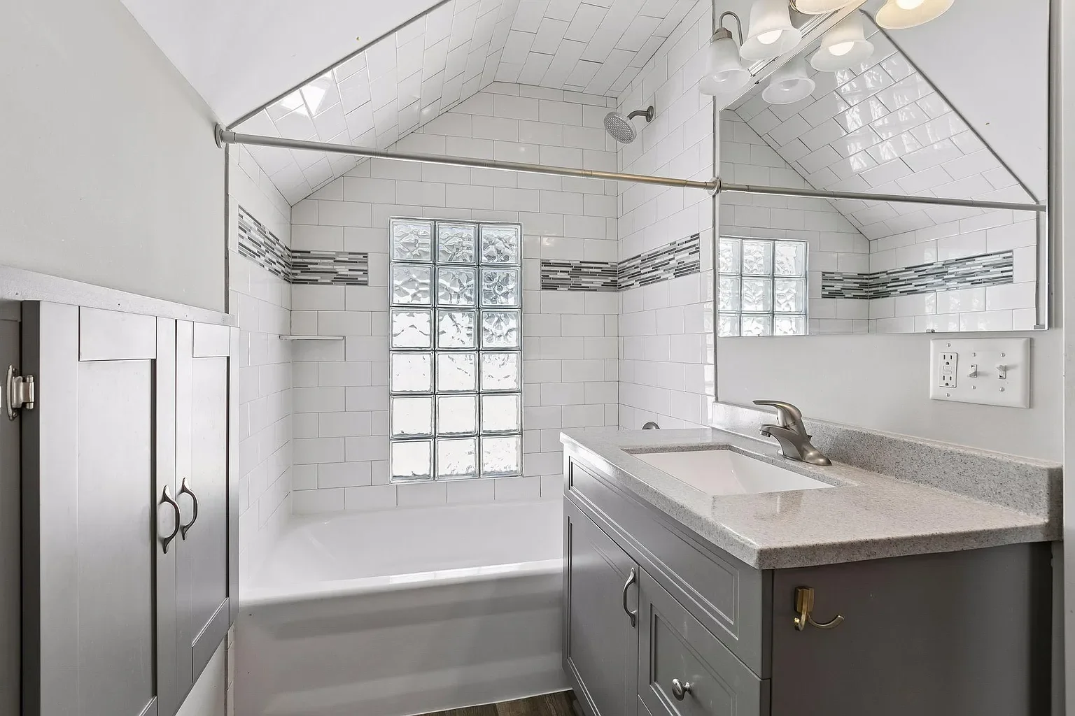 8ceee64fda80ebe453832958ff6ab49e-uncropped_scaled_within_1536_1152.webp