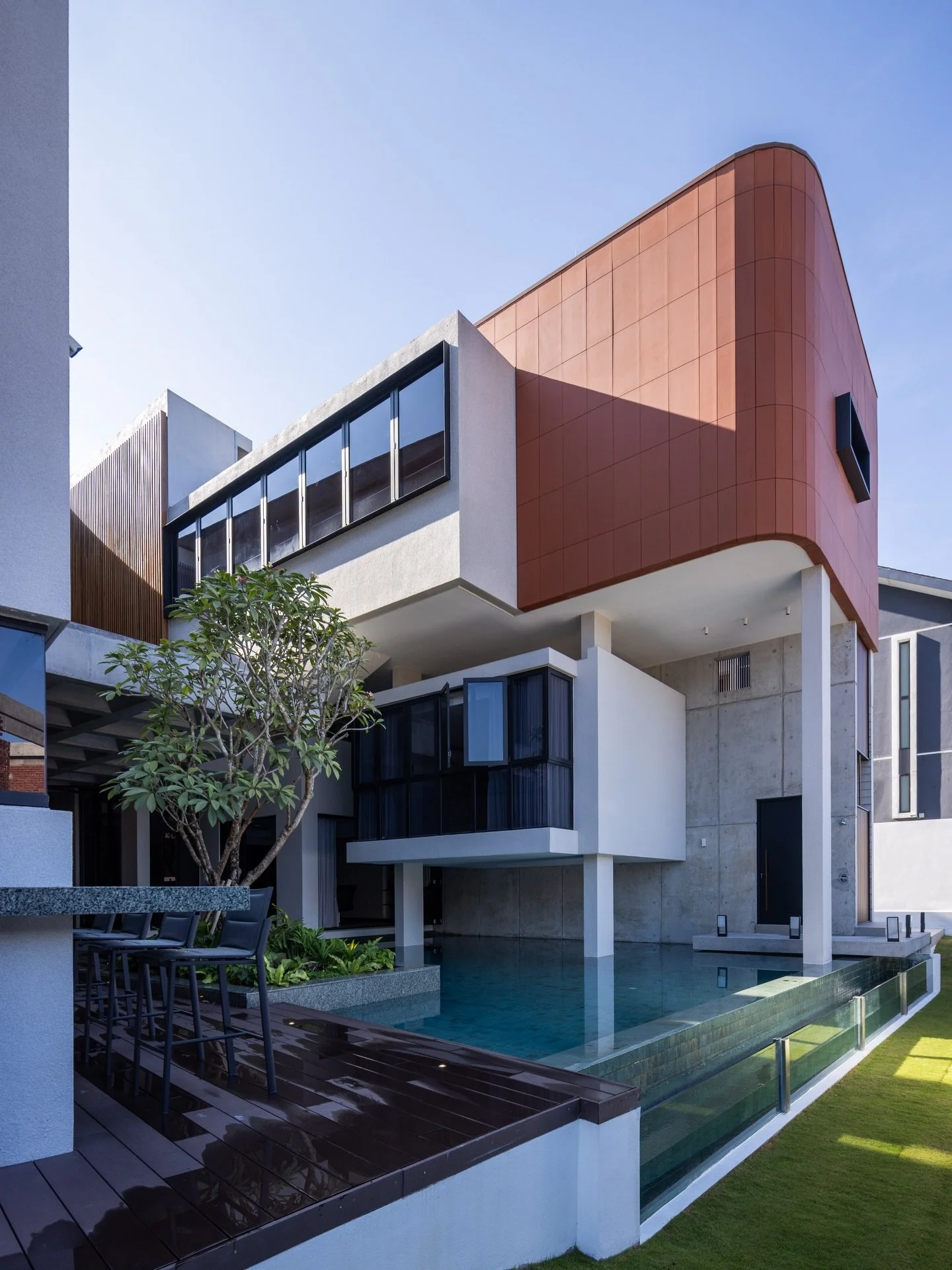 The n-House 
the space is not meant to be captured in one glance.
It unfolds step by step as you walk through it. Every view frames the next one, and each moment feels slightly different depending on the light, the materials, and the life happening i