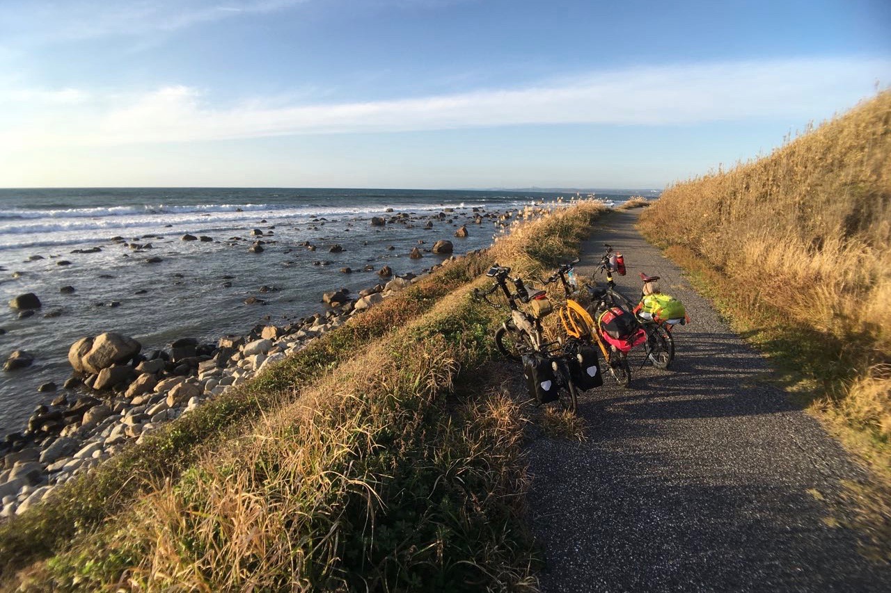 Enjoying the golden hour along the beautiful bike path while going through Hakui.
