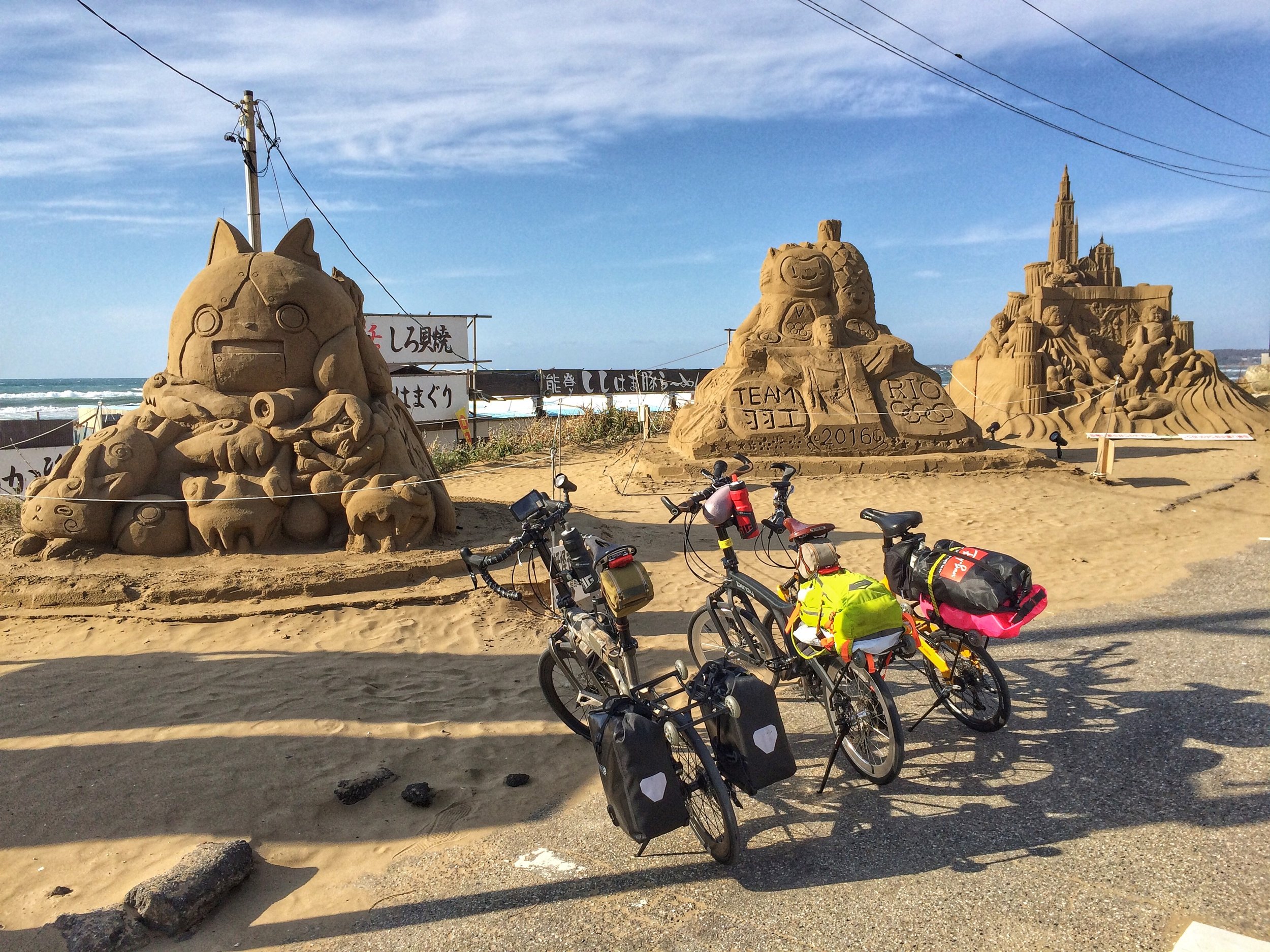 Making a stop for food and also admiring the sand sculptures!