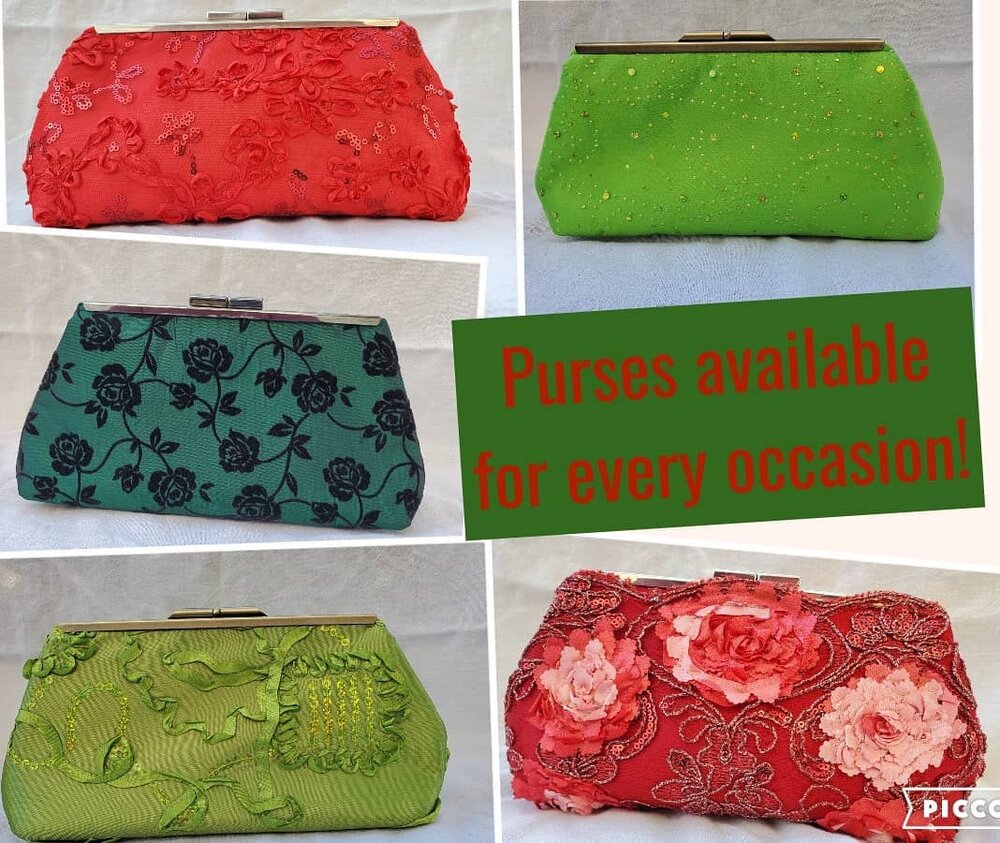 These clutch purses will go with all of your holiday wear! Available on the website at #pennydunham.com. ⁠
.⁠
#dunhamdesigns #pennydunham.com #holidaypurses #handmadeholidaypurses #holidayclutchpurse #handmadeholidayclutchpurse #clutchpurse #handmade