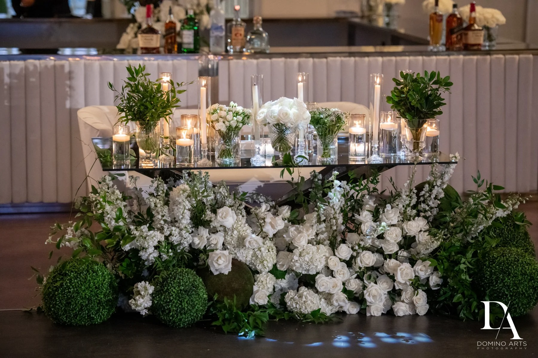 Elegant ballroom wedding design featuring lush greenery and floral décor at Emanuel Luxury Venue.