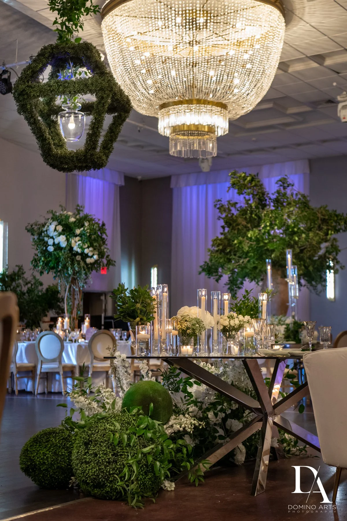 Garden-themed wedding décor with florals and candlelight at Emanuel Luxury Venue, one of the best wedding venues in Miami.