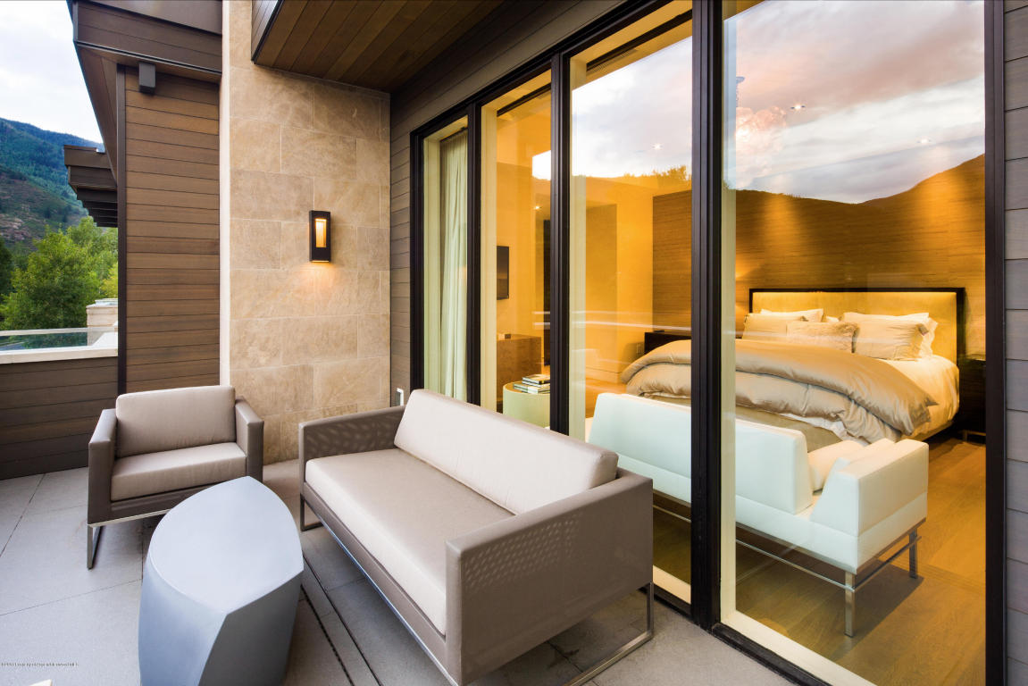 625 bedroom 4.jpg