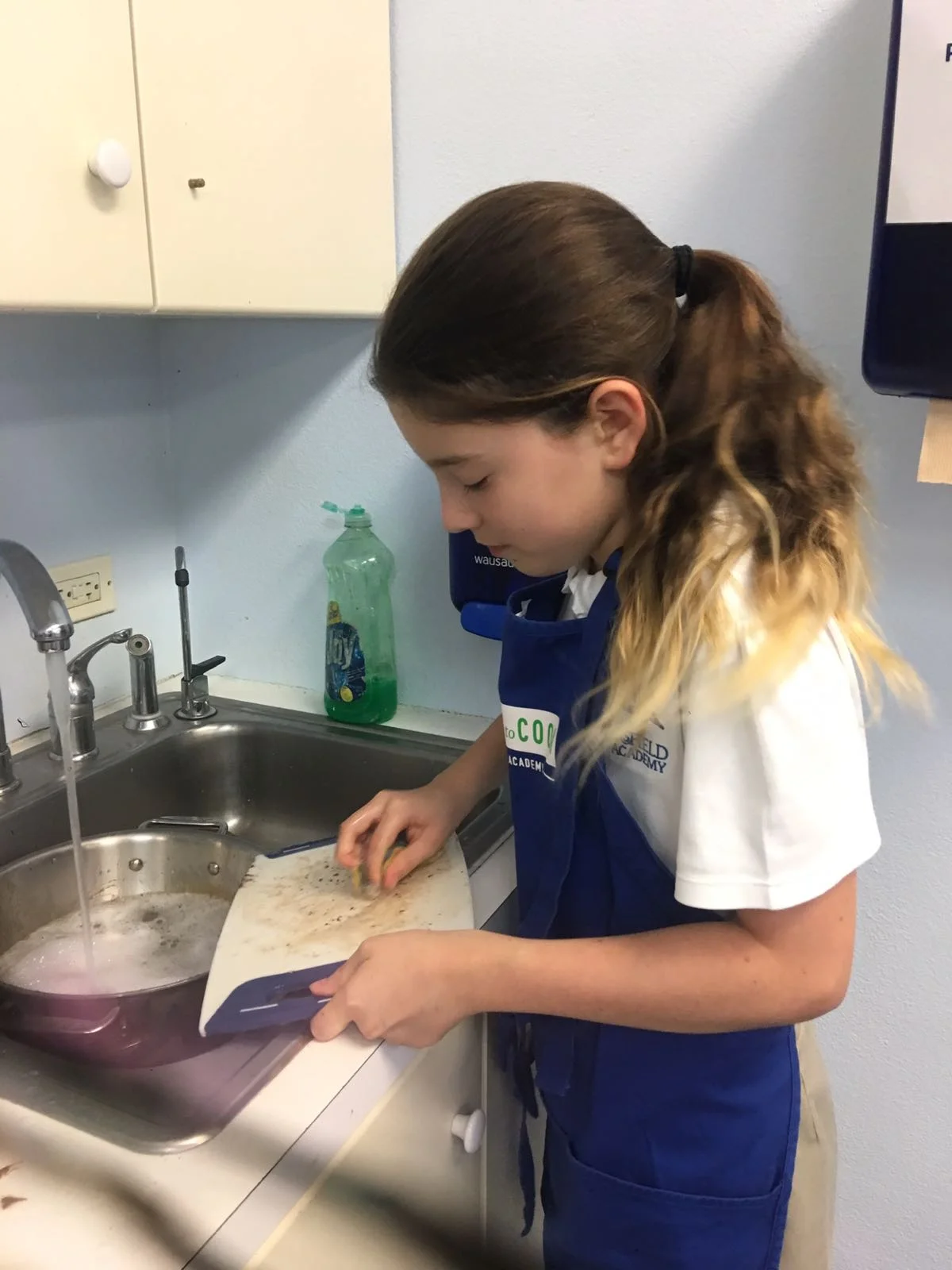 Kayla washing dishes.jpeg