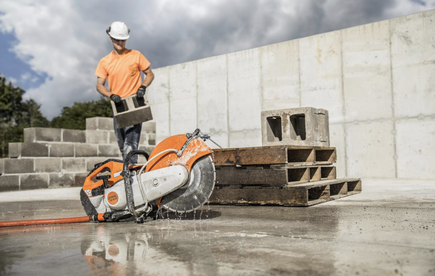 Stihl_420_gas_saw_2.png