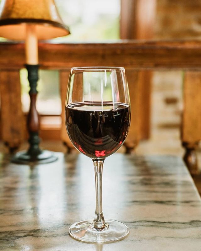 We know that red wine is red because it&rsquo;s fermented with its skin on, but did you know that grape skin is also FULL of natural antioxidants? Who said you can&rsquo;t have your glass of red wine and drink it too? 🍷 cheers!