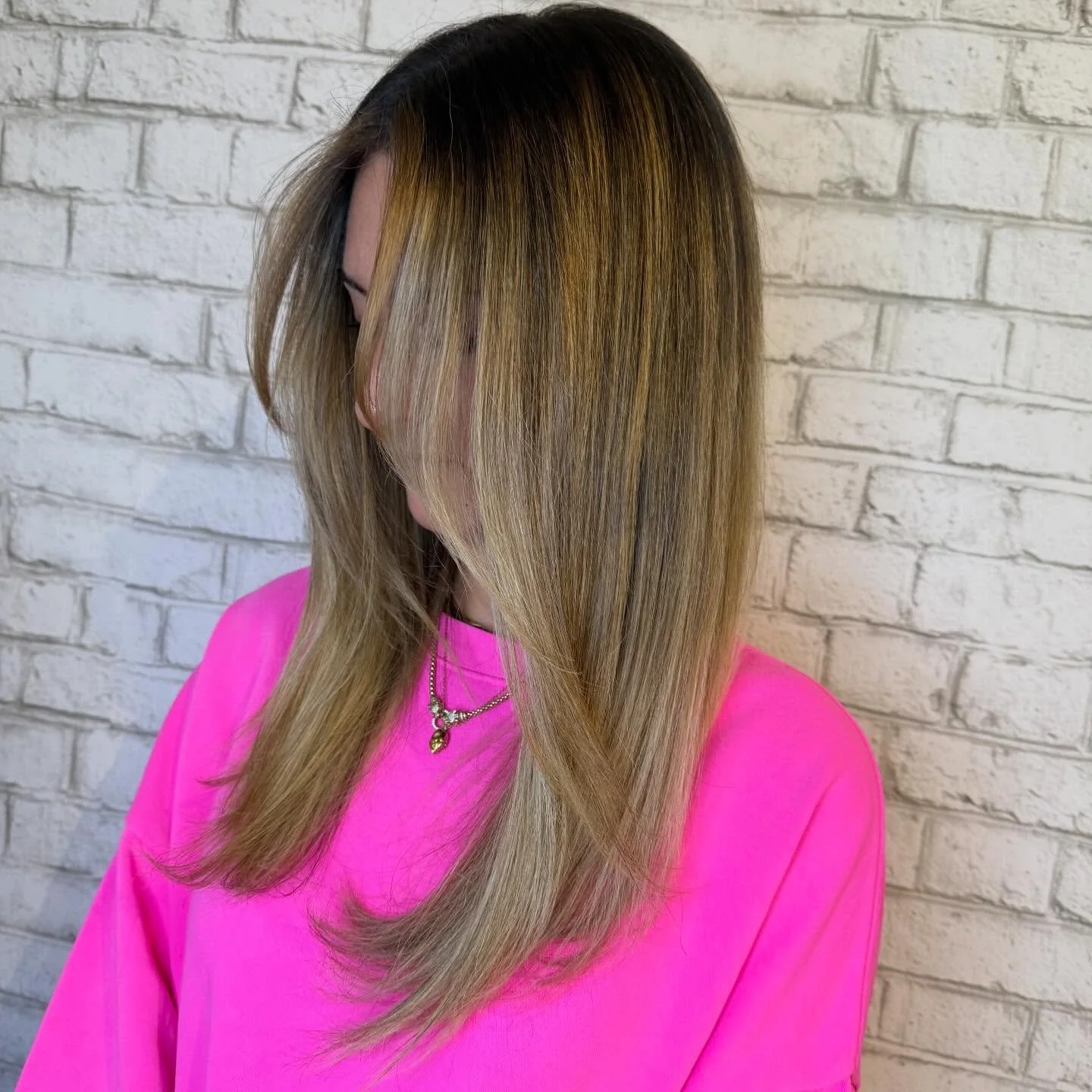 We are obsessed with this before and after 😍 

#blondeinspo #newhavensalon #salonjnewhaven #blowdry #blonde #evohair #evohairproducts #blonding #hairstyle #ctsalon #ctsmallbusiness #ctstylist #colorwow #extensions #extensionsct