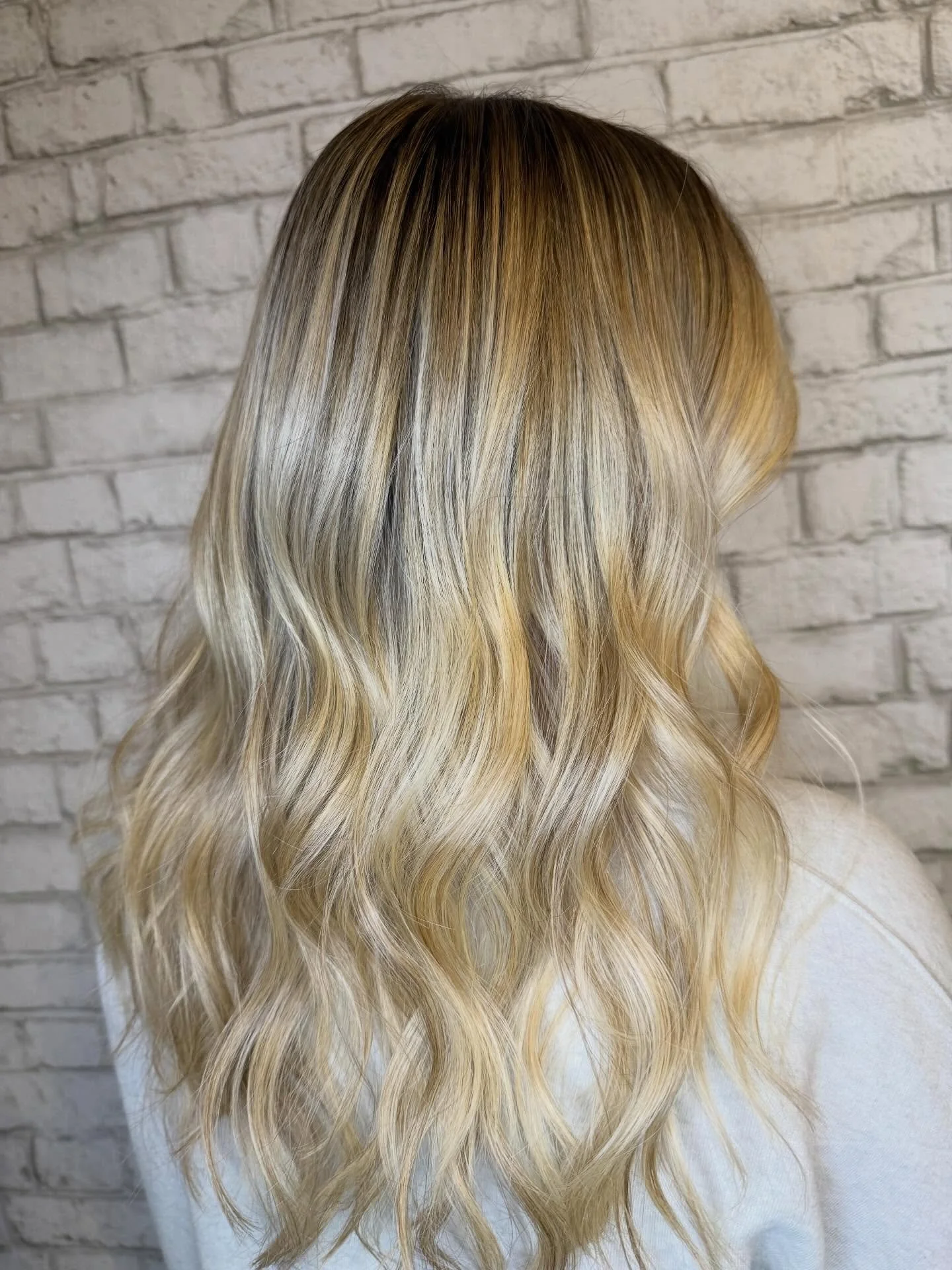 As pinterest would say, this is giving gingerbread, snowman,buttery, blended blonde. In all seriousness whatever you call it we can do it and we are in loveeee with the results ❤️❤️

#blondeinspo #newhavensalon #salonjnewhaven #blowdry #blonde #evoha