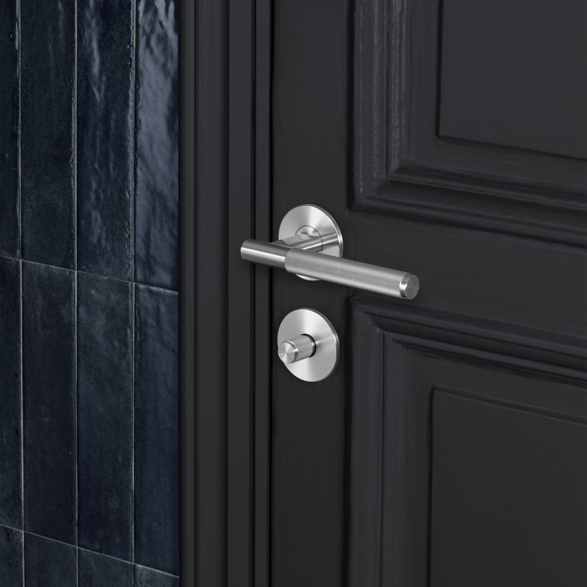 BP_DIamond_Door_Hardware_ROW_Q_Linear_Steel_Unsprung-min-scaled.jpg