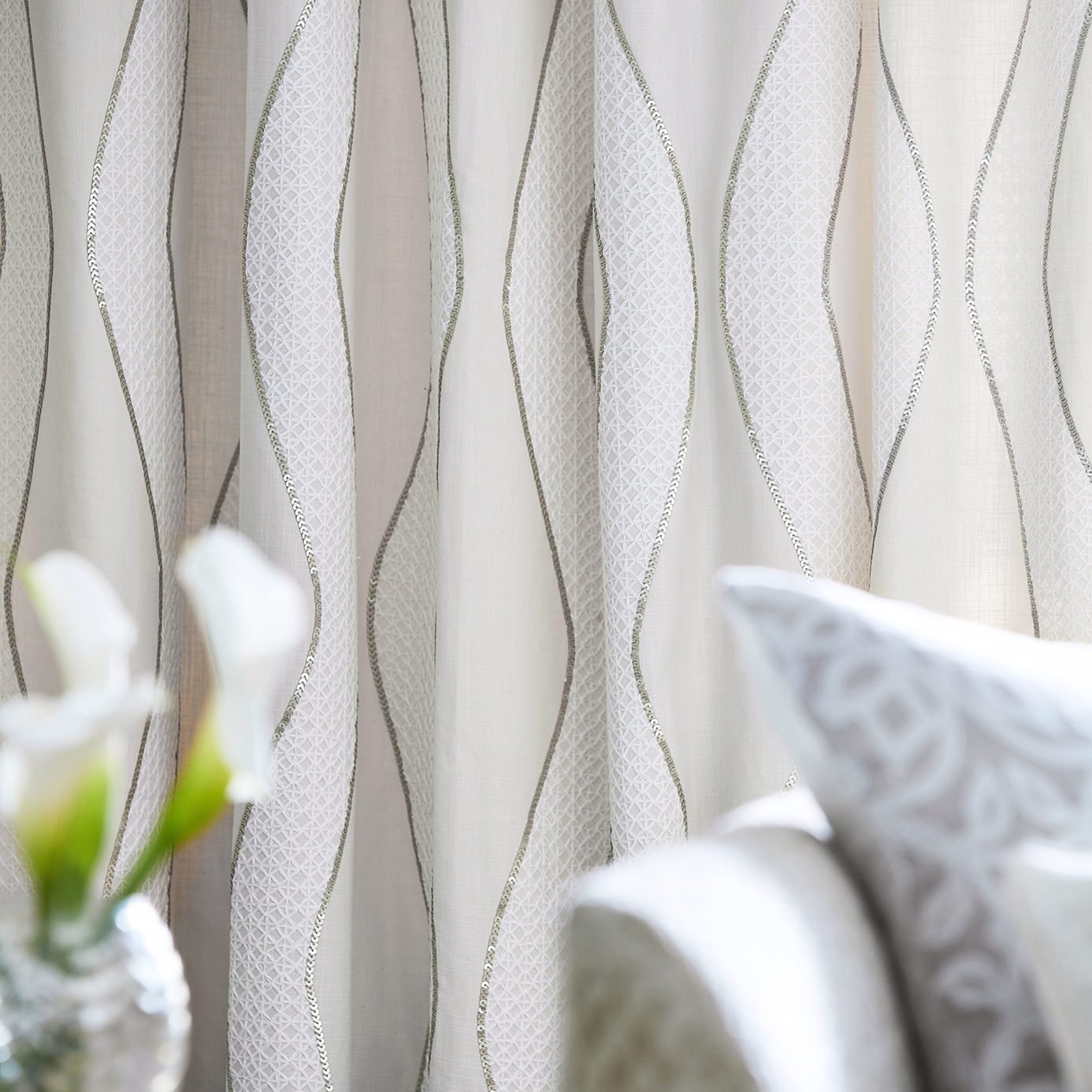 HPUT132663_3_HAF0255_02_HARLEQUIN_Chime_FABRICS_9de3.jpg