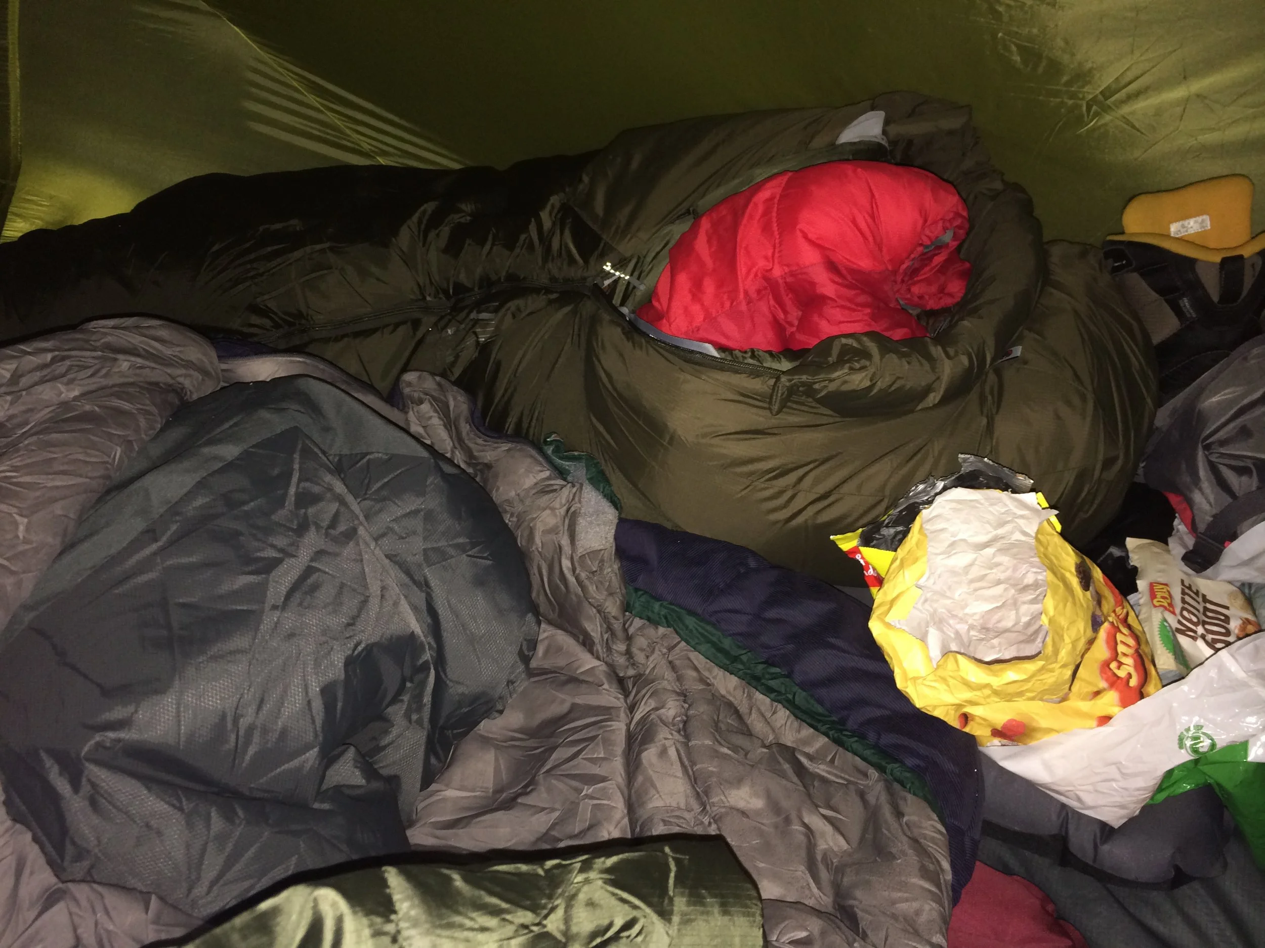 Den som ikke har gjemt seg nå må stå!