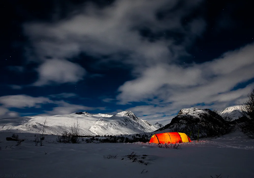 Høgdebrotet bader i måneskinnet