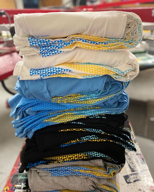 Stack it up !
Custom Screen Printed 👕 👚 &bull; .
Contact for some Custom Screen Printing, Trucker Hats, Stickers and Design from Kauai to New York🤘🏽
.
#kauai #screenprinting #art