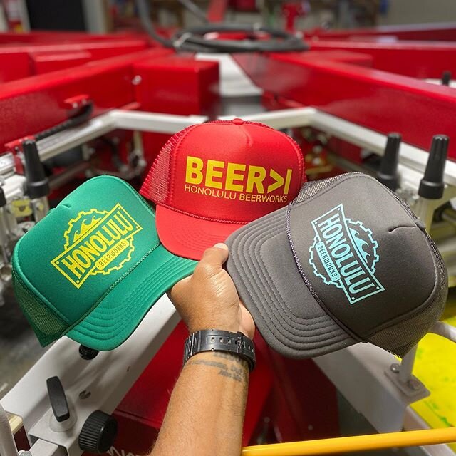 Some Custom Truckers for @honolulubeer 🤙🏾 .
Contact for some Custom Screen Printing, Trucker Hats, Stickers and Design from Kauai to Weaevaz🤘🏽
.
#kauai #screenprinting #art #oahu #beer