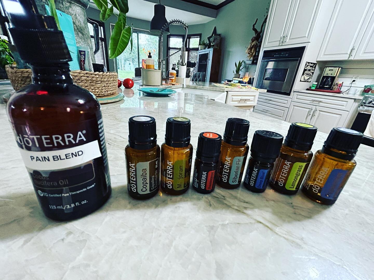 Nothing glamorous about this photo except that if you&rsquo;re looking for something to help support your aging muscles, tired and worn down joints and muscles, overworked body, etc&hellip;this blend is amazing. 

30 drops of each in a almost full bo