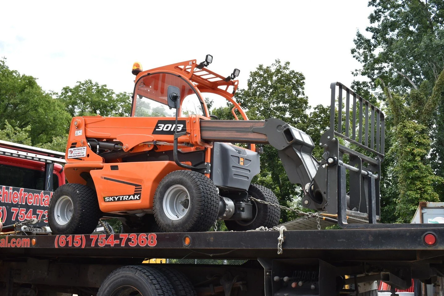 Need to lift, move and place materials in tight spaces where larger heavy equipment cannot fit? Call Chief Rental and reserve a SkyTrak 3013 ultra-compact telehandler.