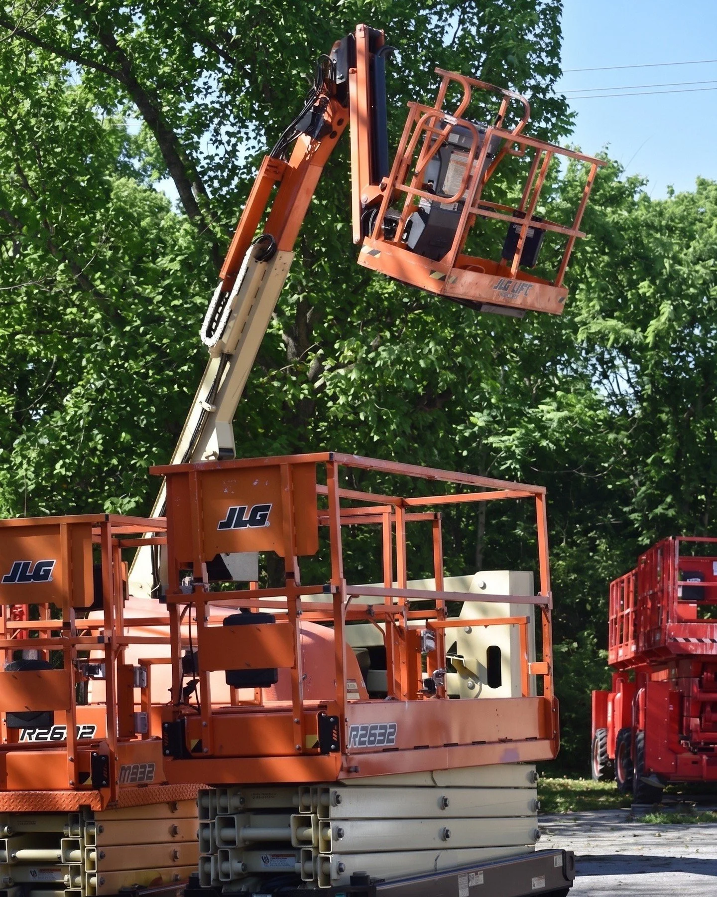 Need a lift to complete that weekend project? Make your plans, get the equipment you need, and take on the job with confidence. 
www.chiefrental.com
#WeekendProject #EquipmentRental #NashvilleRentals #DIYProjects
