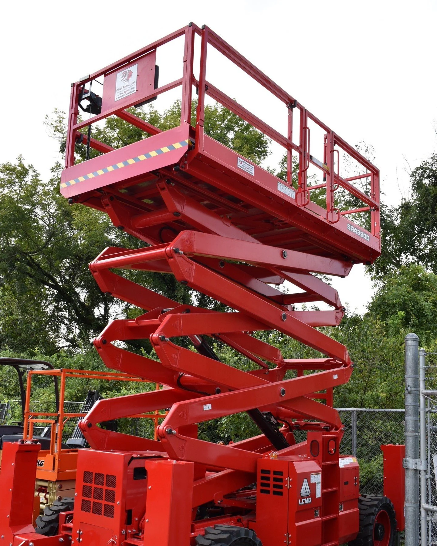 Taking your weekend projects to new heights. Literally. 🦒⬆️ Skip the wobbly ladder and rent a lift from Chief Rental! #BoomLift #ScissorLift #NashvilleDIY #ChiefRental