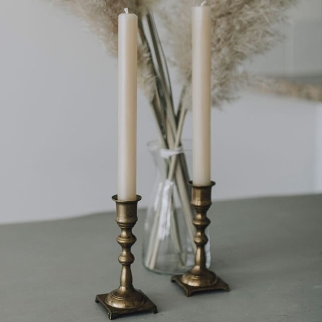 Always love seeing candles in their new homes ✨
.
.
.
.
.
#shoplocal #slowliving #handmade #selfcare #candles  #vancouver  #supportlocal #homedecor #womenownedbusiness #slowlived #smallbatch #cozy #scentedcandles #soycandles