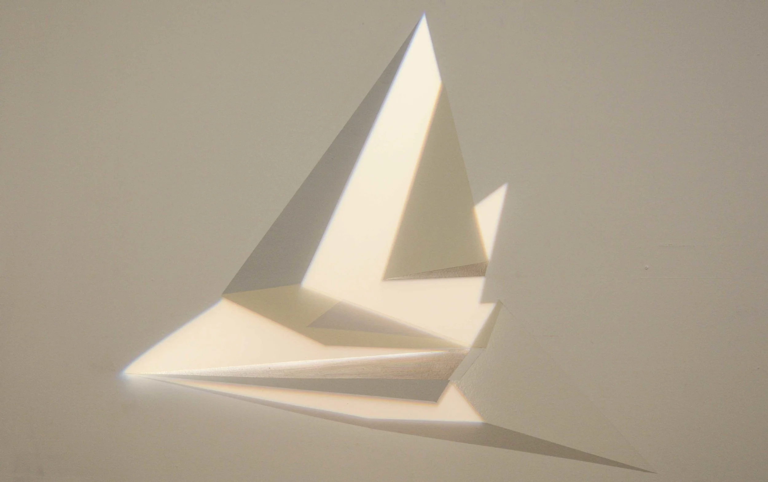 Andrea Eckersley, Partial coherence , 2017, site-specific painting and light installation, dimensions variable