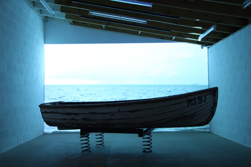  Bonnie Lane, If You Close Your Eyes The Cars Sound Like Waves, 2009, video installation 