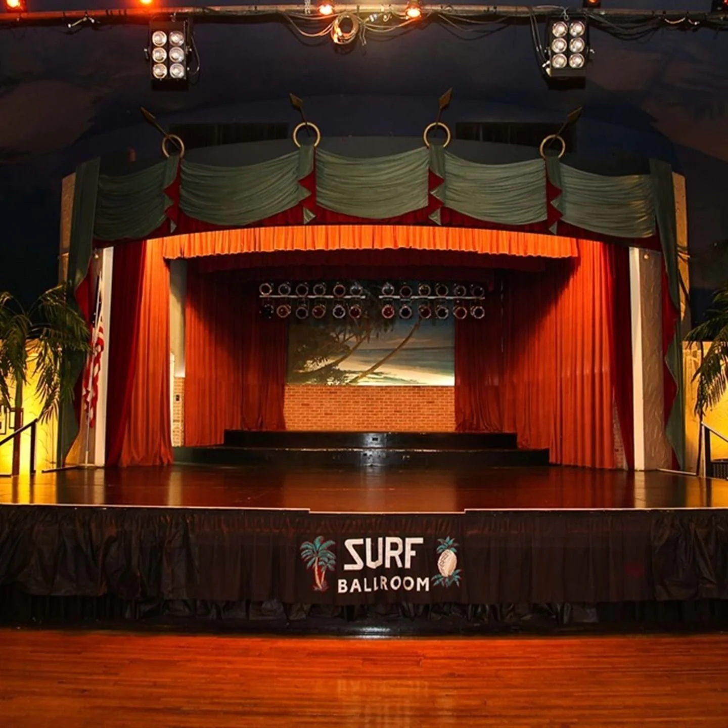 Come join us at the ledgendary @thesurfballroom on Saturday, August 10 for An Evening with Francis, benefitting @weareyss , a wonderful organization that empowers youth by providing education, counseling, and stability. A great night for a great caus