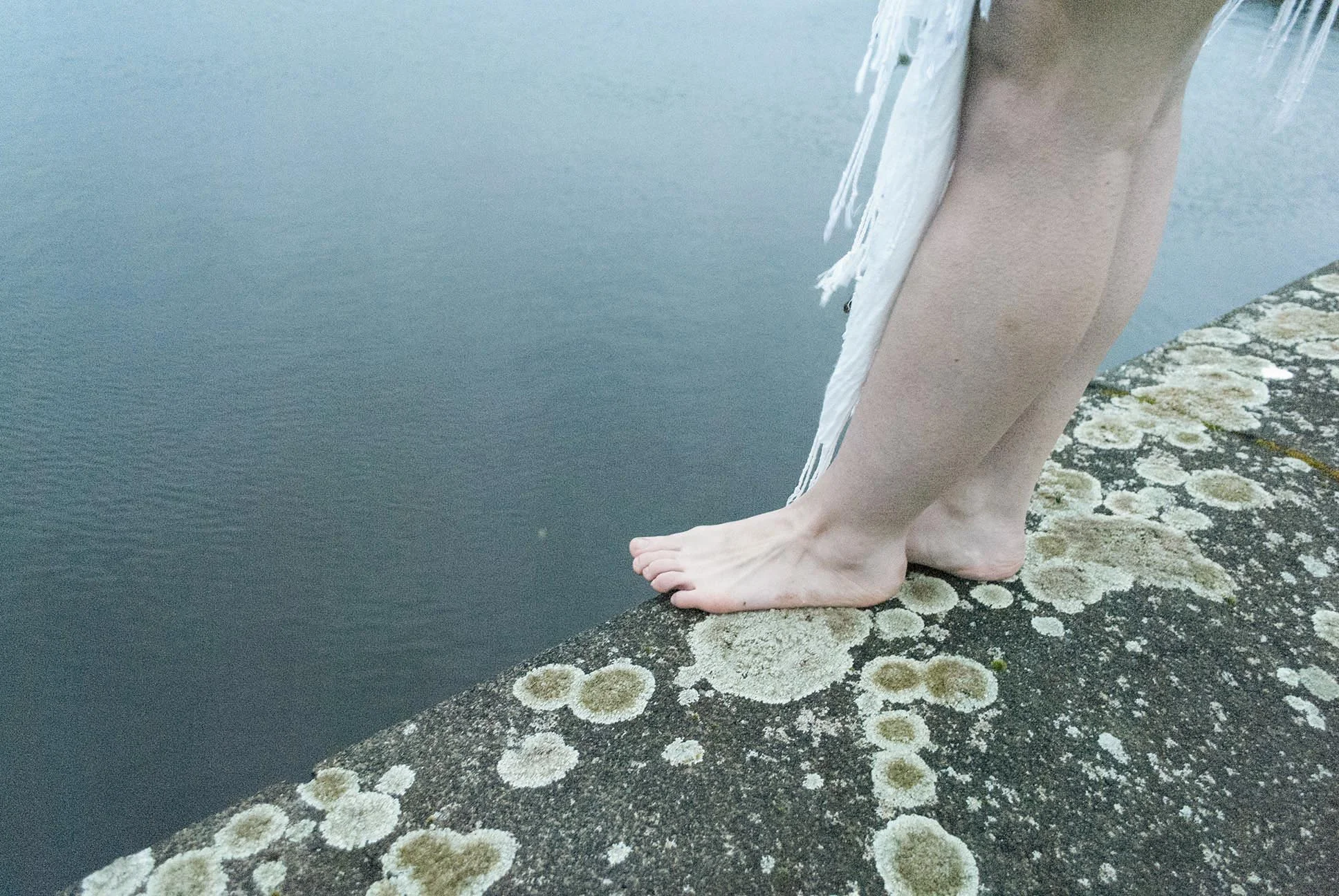 feet-spores_small_colorcorrected.jpg