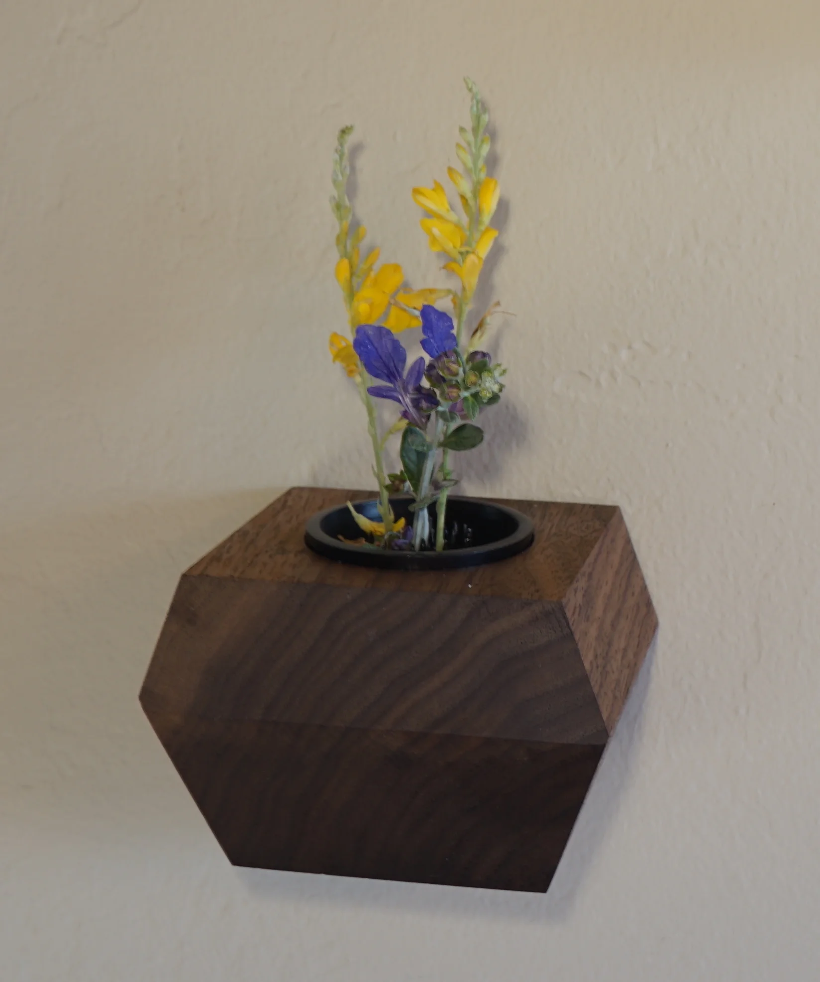 Hanging Ikebana Black.jpeg