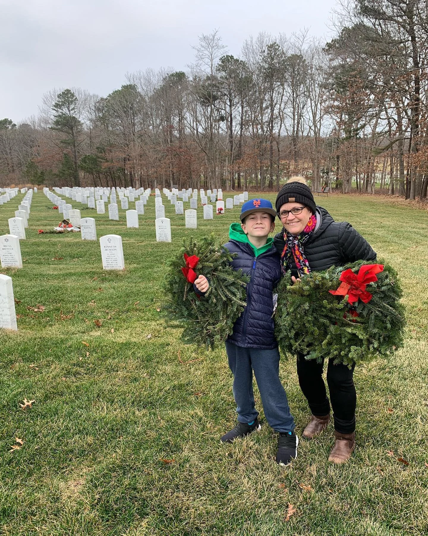 🇺🇸🎄Our office manager Gail &amp; her nephew Aiden participated in wreaths across America this past weekend to honor our veterans🎄🇺🇸