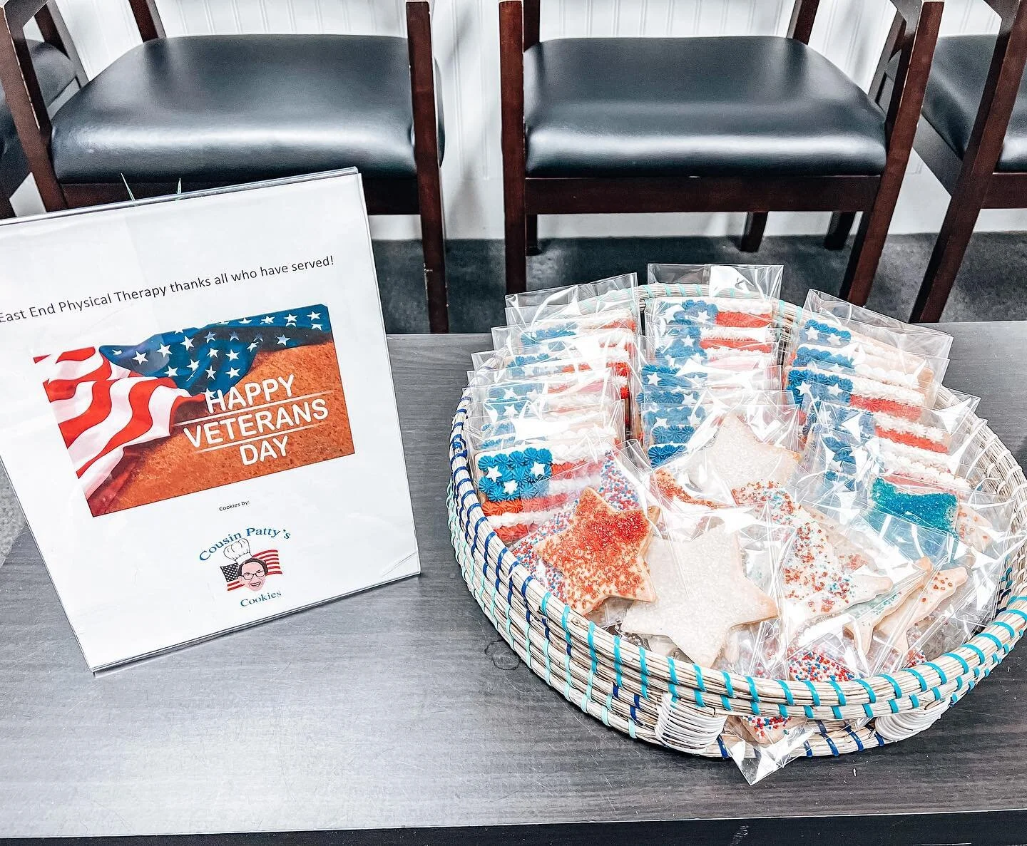 🇺🇸🇺🇸Happy Veterans Day from the East End PT staff! Stop in to grab one of these cookies @cousinpattyscookies made!!🇺🇸🇺🇸
