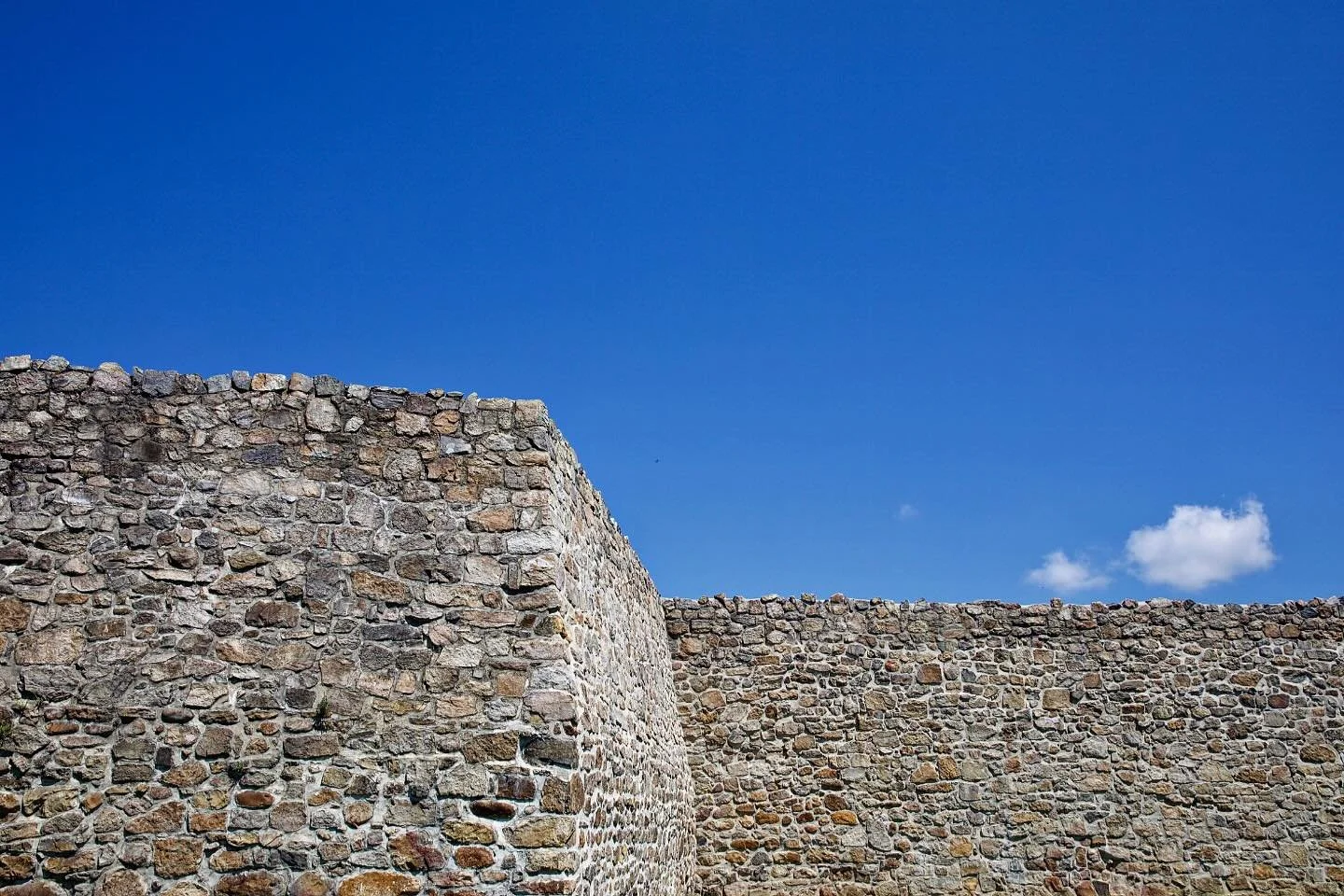 3 foot thick walls are surprisingly inviting when they cast a cool shadow on a summer day. #fortfrederick #marylanddnr #marylandstateparks #daytripfromdc